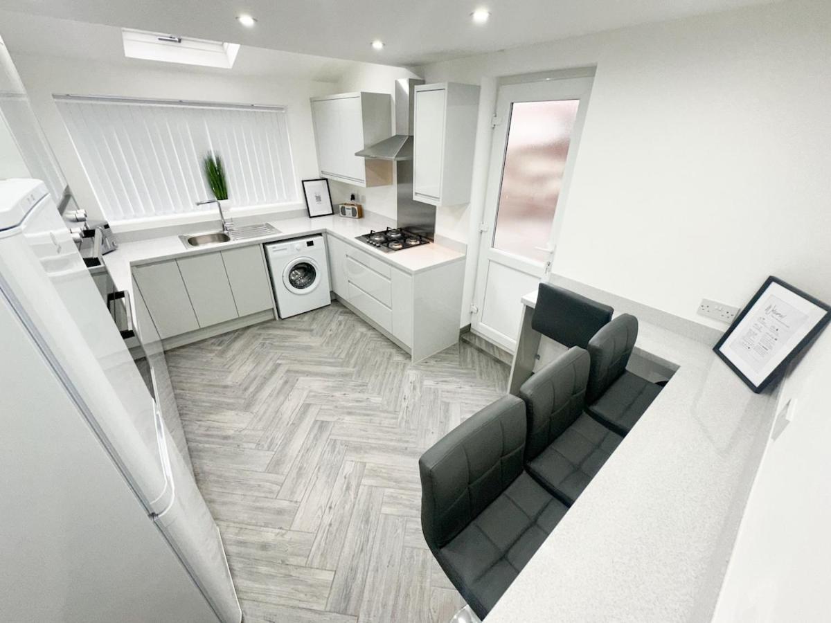 Contractors Dream, 4 Bedroom 2 Bathroom Liverpool Kültér fotó