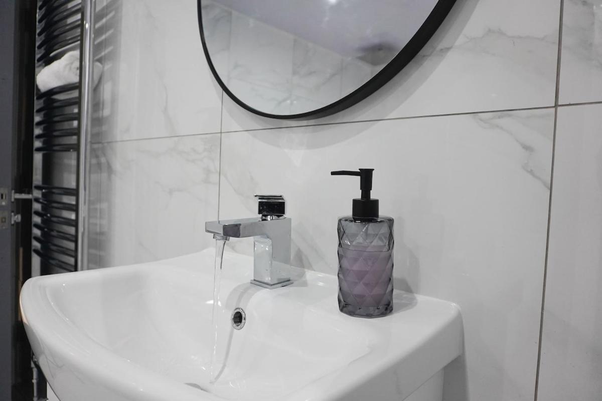 Contractors Dream, 4 Bedroom 2 Bathroom Liverpool Kültér fotó