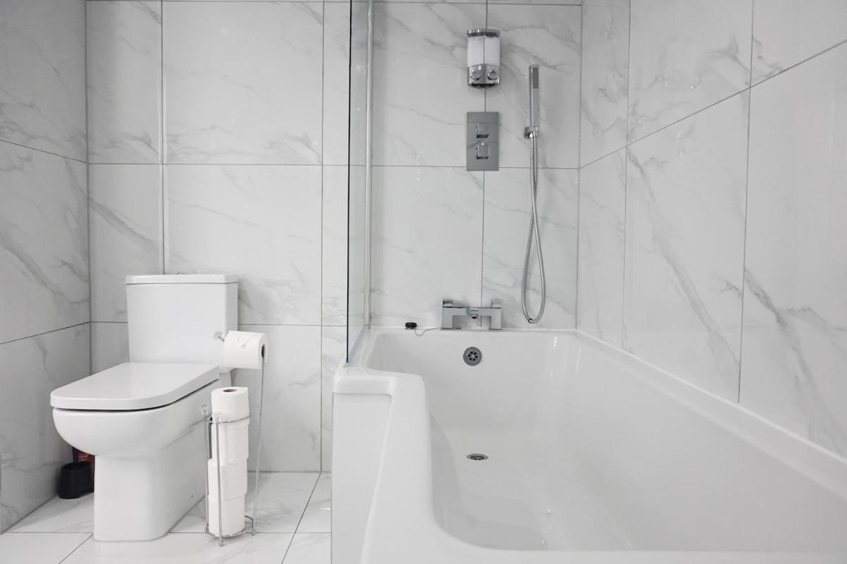 Contractors Dream, 4 Bedroom 2 Bathroom Liverpool Kültér fotó