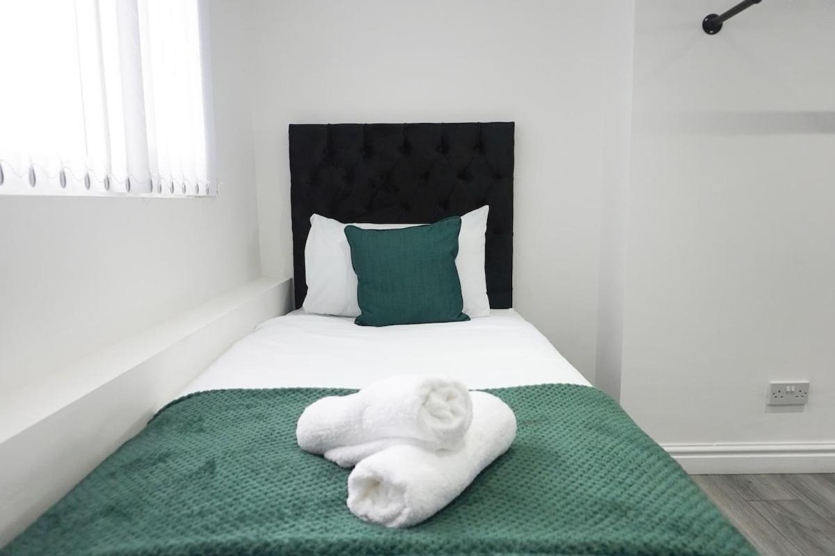 Contractors Dream, 4 Bedroom 2 Bathroom Liverpool Kültér fotó
