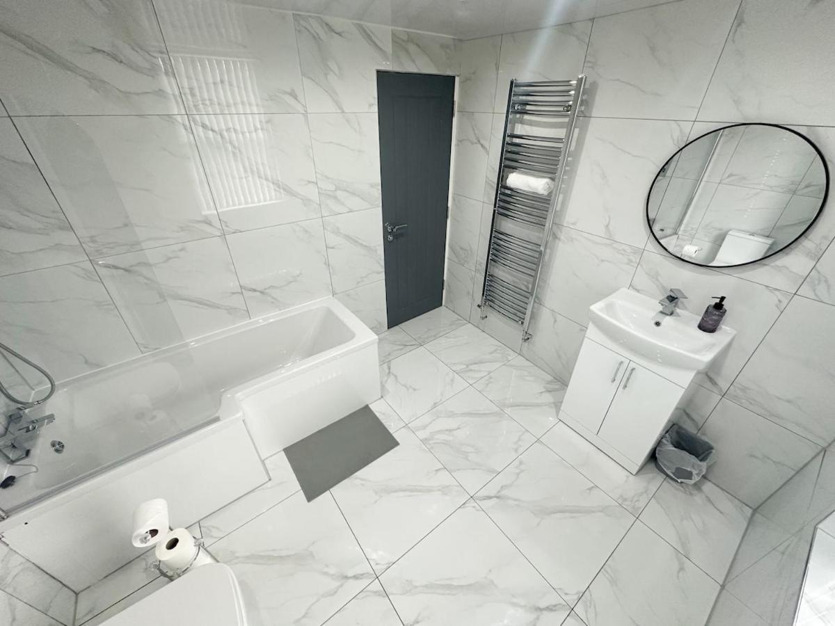 Contractors Dream, 4 Bedroom 2 Bathroom Liverpool Kültér fotó