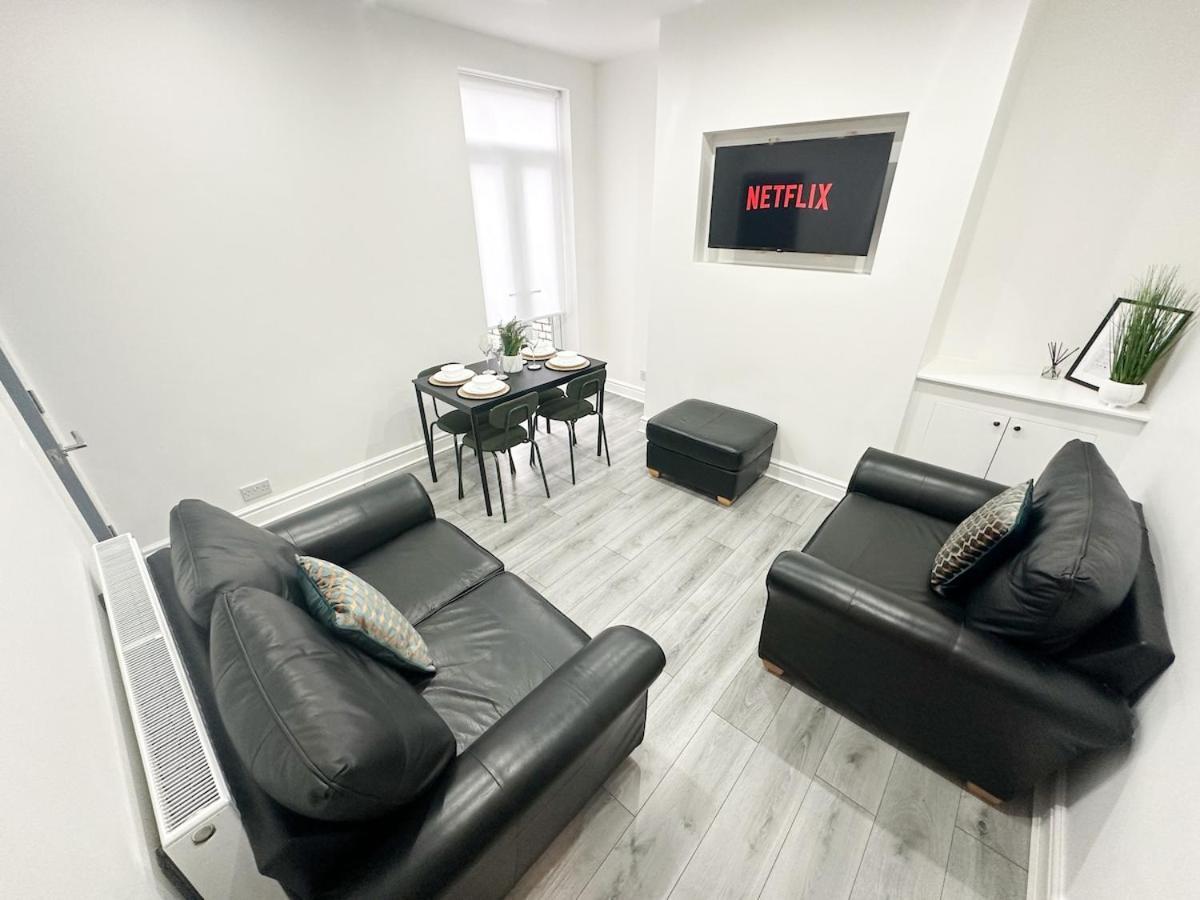 Contractors Dream, 4 Bedroom 2 Bathroom Liverpool Kültér fotó