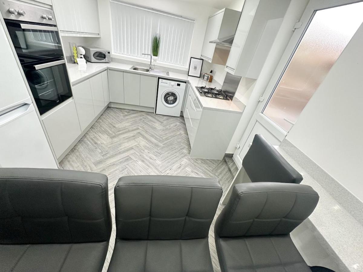 Contractors Dream, 4 Bedroom 2 Bathroom Liverpool Kültér fotó