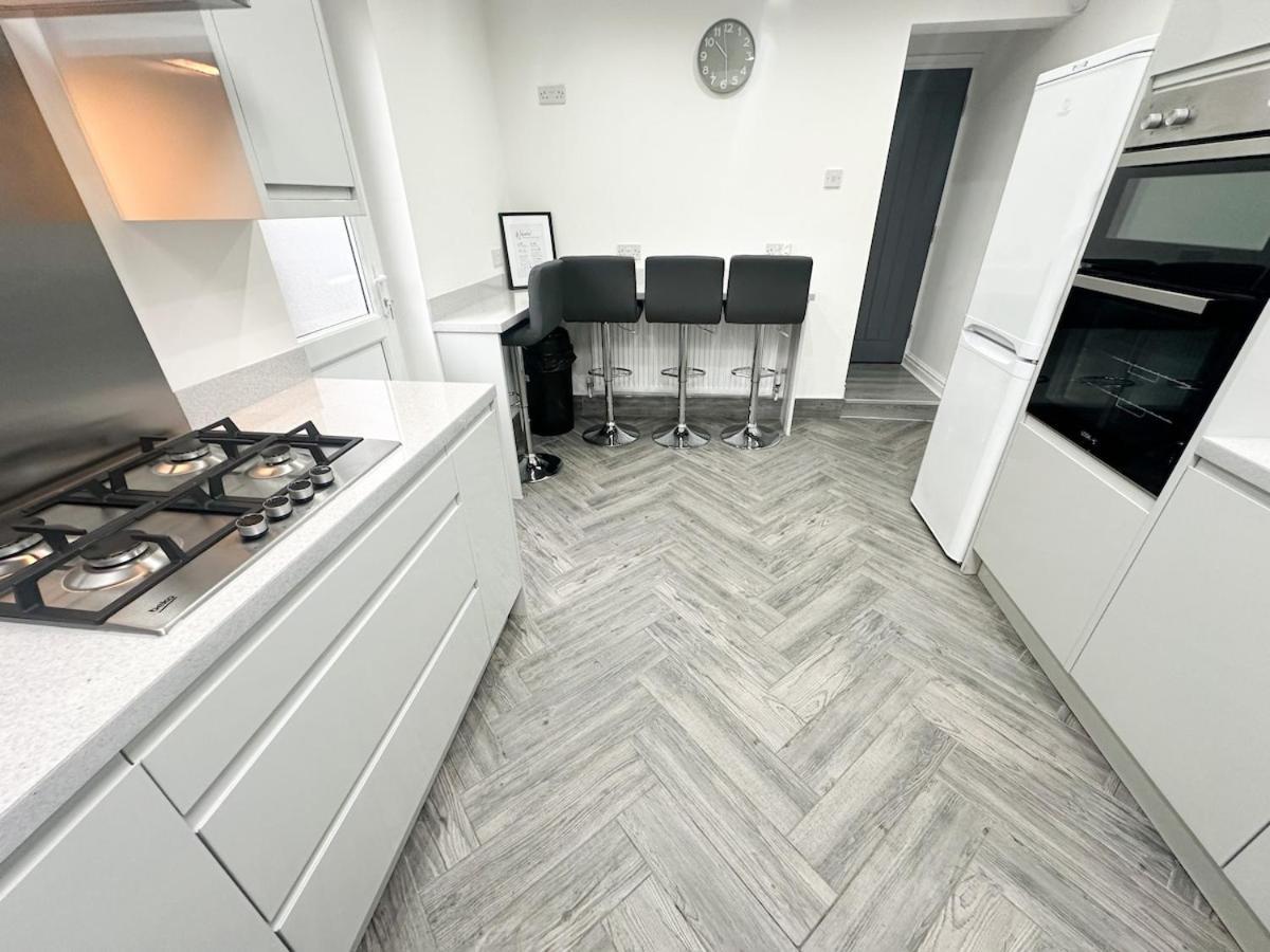 Contractors Dream, 4 Bedroom 2 Bathroom Liverpool Kültér fotó