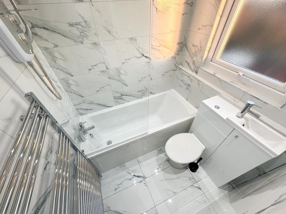 Contractors Dream, 4 Bedroom 2 Bathroom Liverpool Kültér fotó