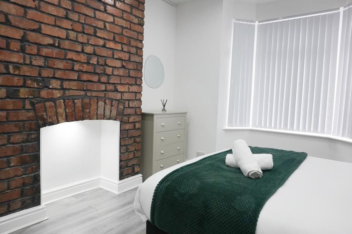 Contractors Dream, 4 Bedroom 2 Bathroom Liverpool Kültér fotó