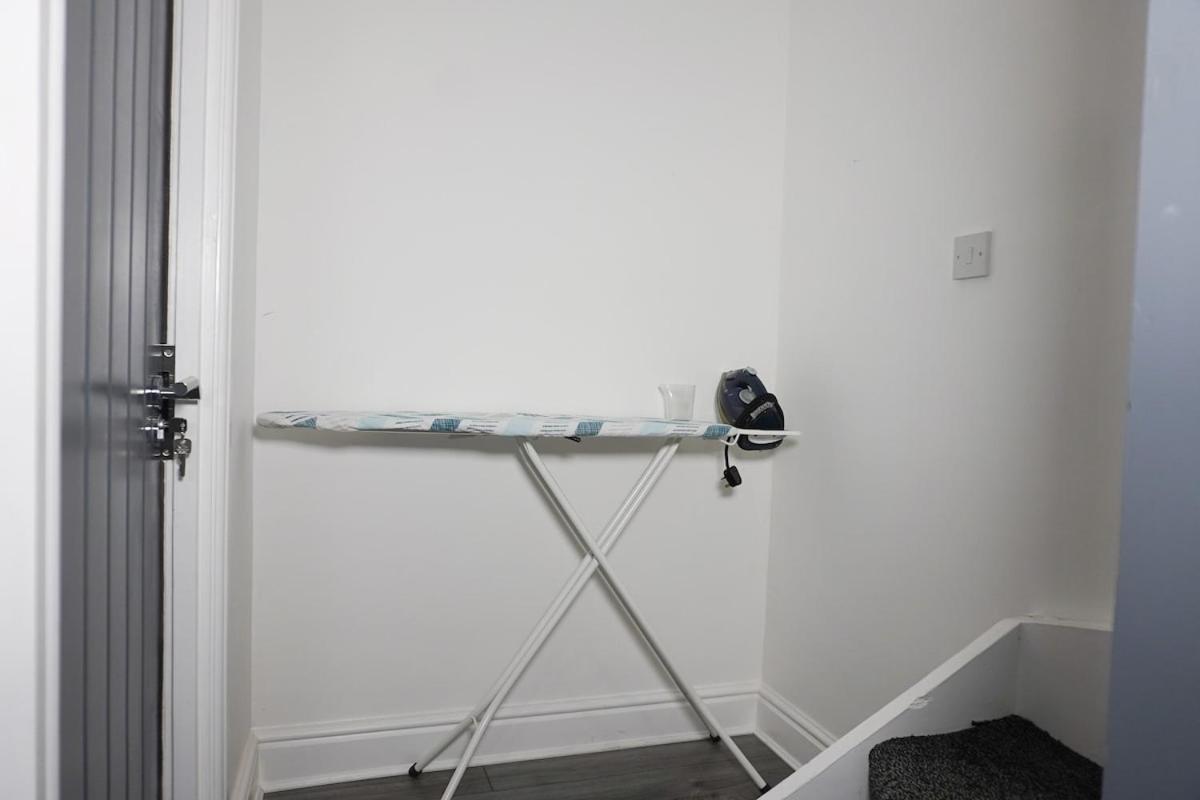 Contractors Dream, 4 Bedroom 2 Bathroom Liverpool Kültér fotó