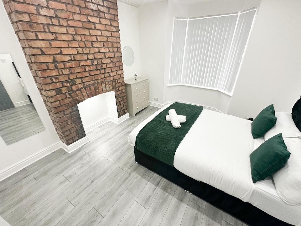 Contractors Dream, 4 Bedroom 2 Bathroom Liverpool Kültér fotó