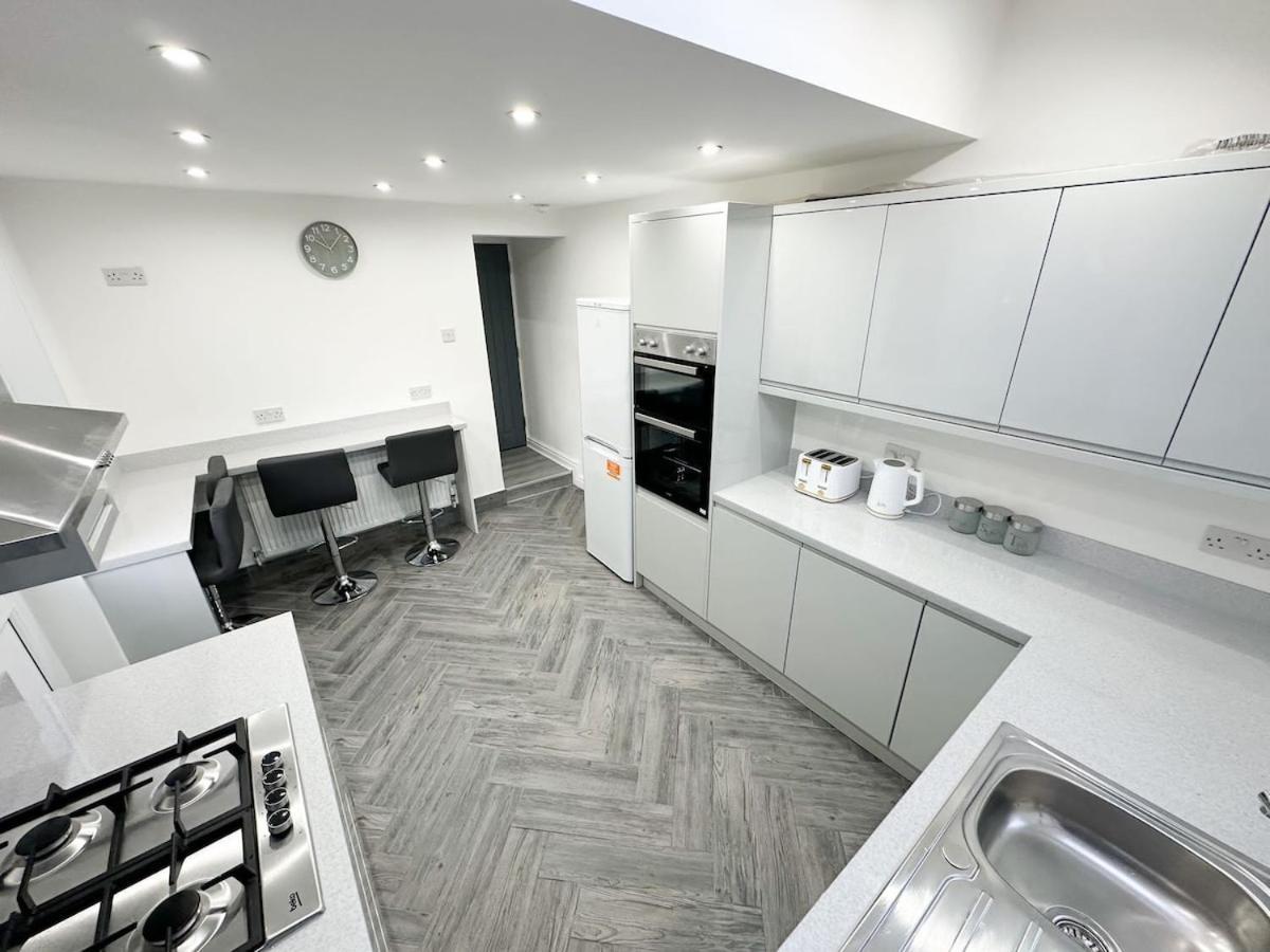 Contractors Dream, 4 Bedroom 2 Bathroom Liverpool Kültér fotó