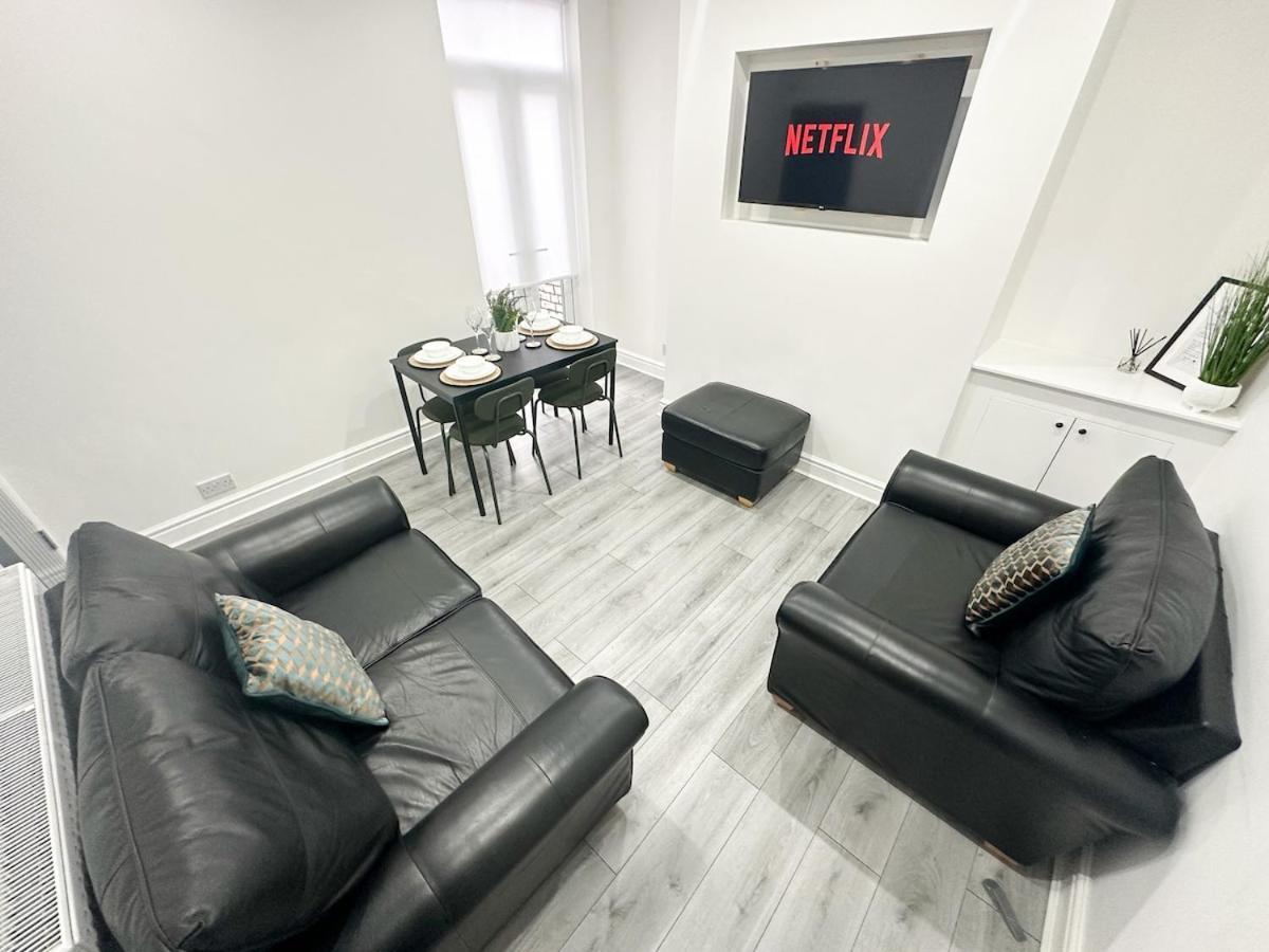 Contractors Dream, 4 Bedroom 2 Bathroom Liverpool Kültér fotó